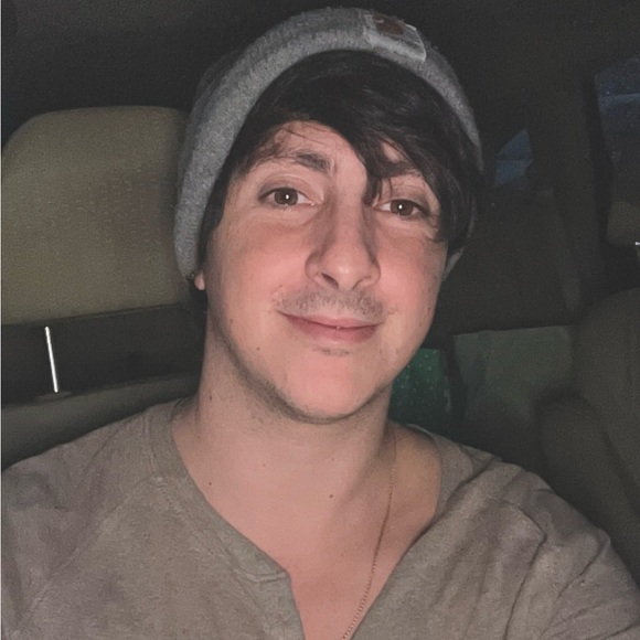 Meet your Posher, Chris - Picture 1 of 1